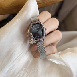 椭圆形手表女简约小众设计ins轻奢高级感百搭复古小表盘石英表女