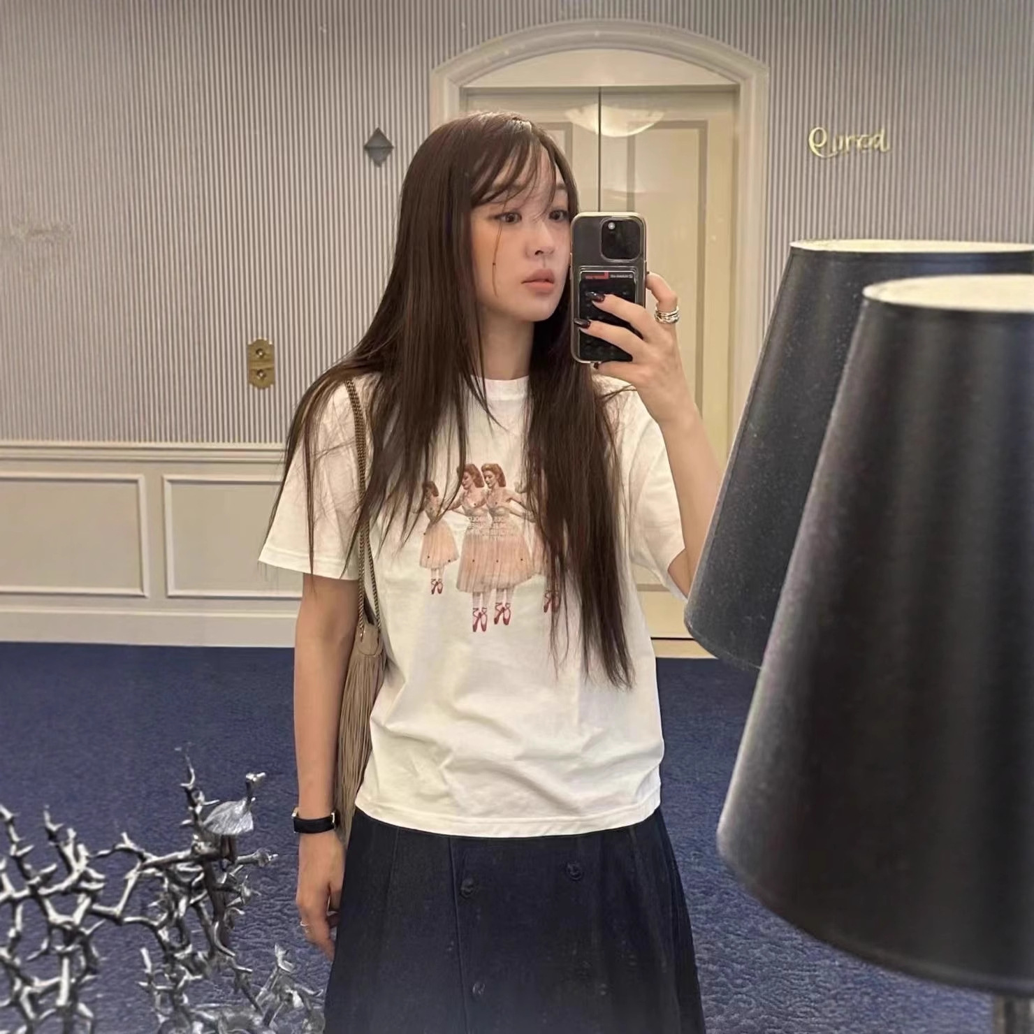 Korean Flet*A Tshirt _Design_Center Sculpture Character Short-Sleeved T-Shirt