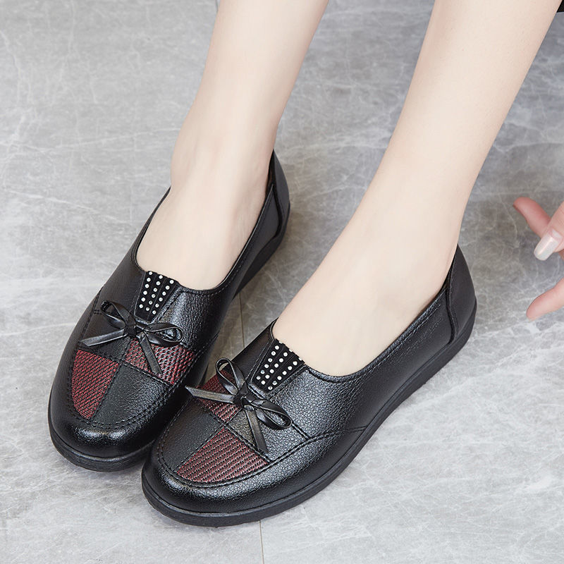 Spring and Autumn Soft-Soled Leather Shoes for Mothers, Genuine Leather Texture, Flat-Soled Slip-On Shoes for Middle-Aged and Elderly Women