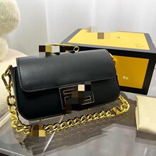 F家联盟新款大扣五金链条小方包法棍女子母翻盖小包优雅斜挎包