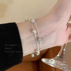 満天の星の二重真珠のブレスレットの女子学生の軽くて豪華な大衆のデザイン感の高級な手は秋冬のネットの赤い気質の手を刺して飾ります。