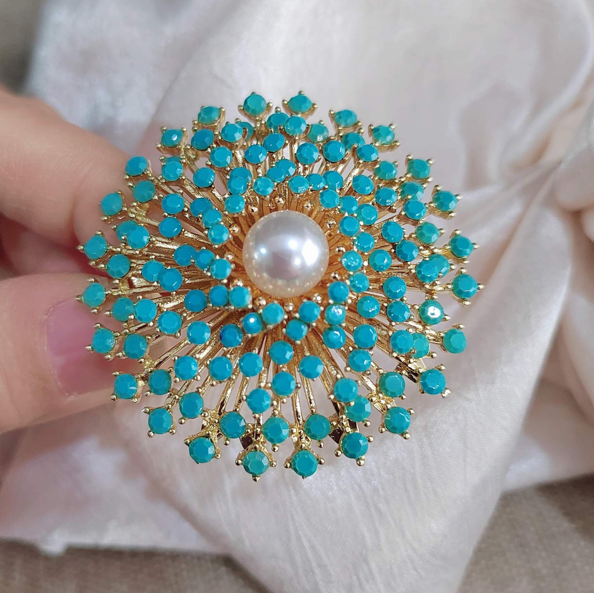 Light Luxury and High-End Blue Turquoise Retro Pearl Brooch for Women, Exquisite and Versatile Coat Corsage, Coat Pin Accessories