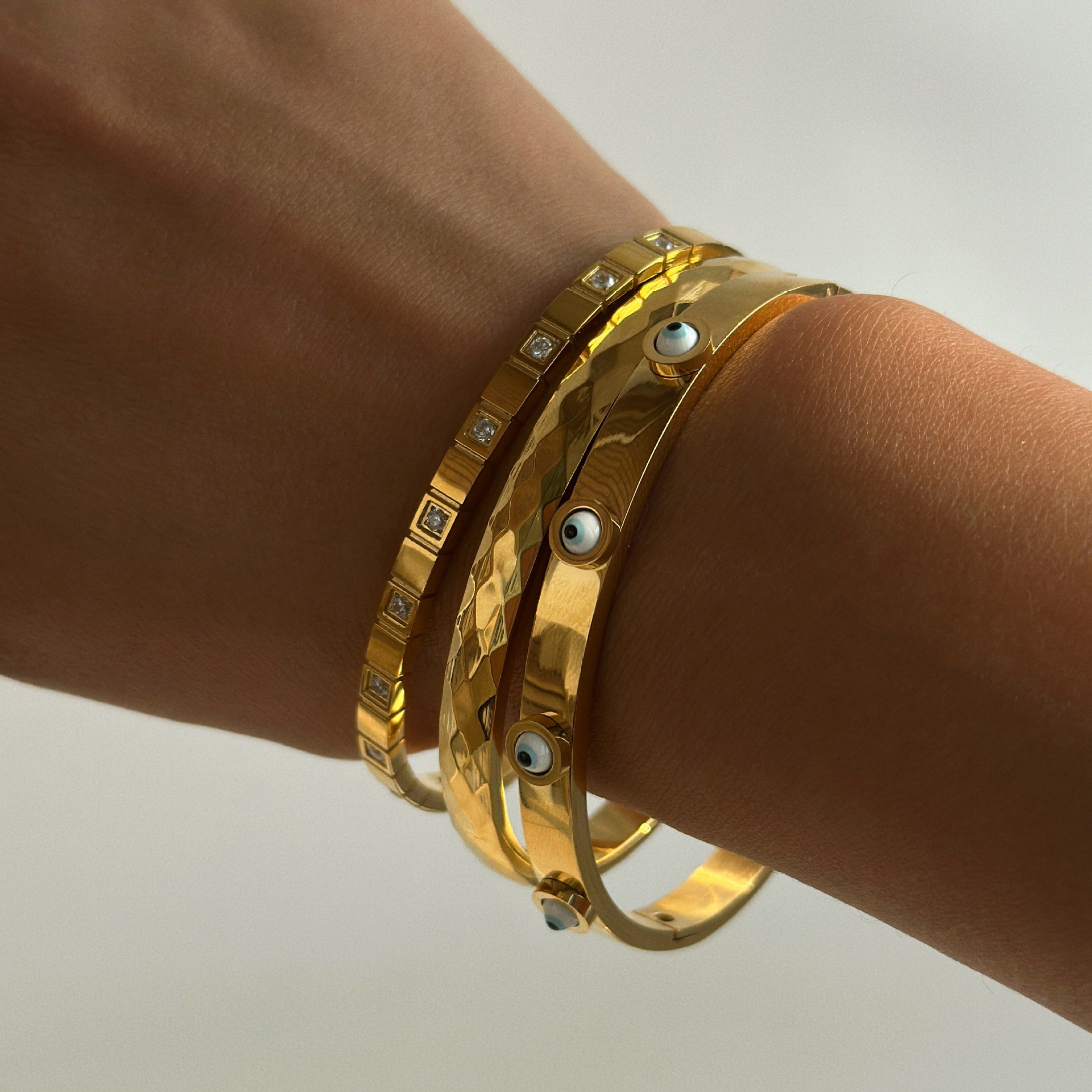 18K Gold Plated Plating Wholesale Simple Style Eye Titanium Steel 18k Gold Plated Zircon Bangle