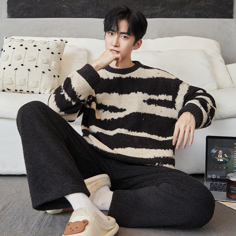 Soft Half-Velvet Pajamas for Men, Korean Style Pullover, Thickeneded Warm Home Clothes, Autumn and Winter Suits That Can Be Worn Outside in Winter