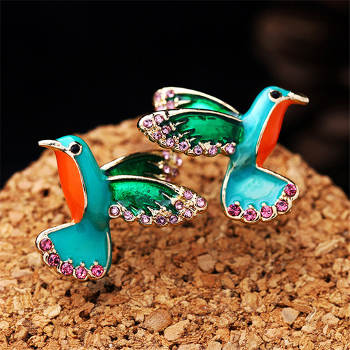 Stylish European and American enamel stud earrings with a unique drop-oil design—women's diamond-encrusted jewelry featuring flying birds and vibrant hummingbirds.