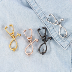 Cross-border European and American film & TV merchandise: Stylish, personalized doctor's stethoscope alloy brooch—perfect for clothing, bags, and accessories.