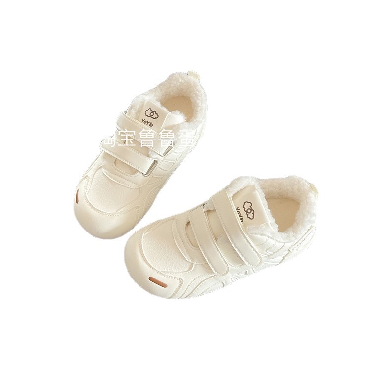 Calentamiento y terciopelo zapatos de entrenamiento para mujeres 2025 invierno nuevo estilo de moda zapatos deportivos de skate de invierno para mujeres zapatos casuales con suela gruesa
