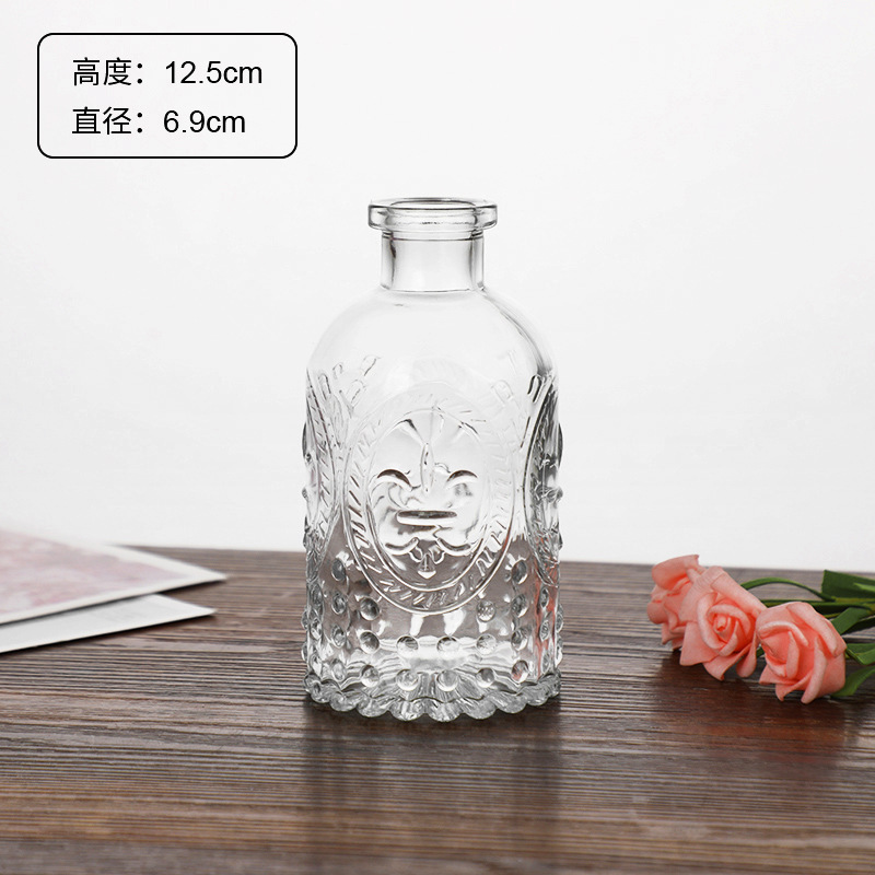 Transparent glass vases for decorating dining tables, home