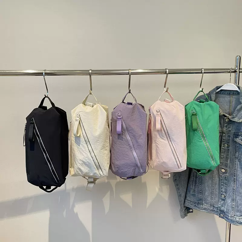 简约纯色斜挎包女2025新款单肩包手拎胸包纯色运动瑜伽旅行健身包