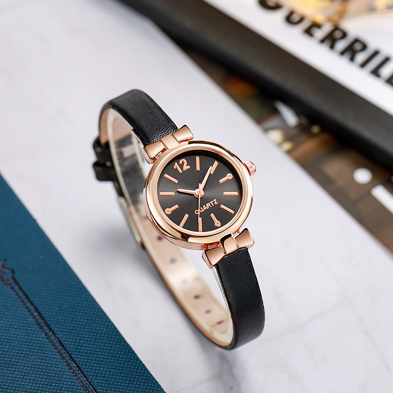 Nuevo reloj de aleación de estilo antiguo pequeño y fresco, estudiante, cinturón delgado simple, reloj de mujer, cabello negro