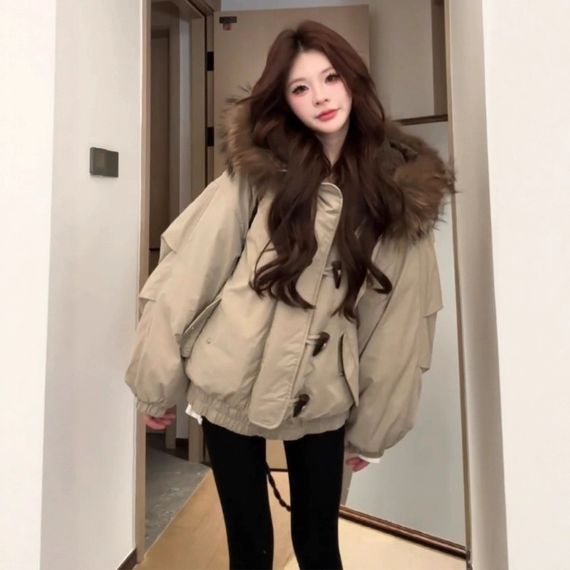 American Retro Large Fur Collar Hooded Cotton Jacket for Women, Winter 2025 New Style, Thickened Warm Cotton Coat with Horn Buttons American Retro Large Fur Collar Hooded Cotton Jacket for Women, Winter 2025 New Style, Thickened Warm Cotton Coat with Horn Buttons