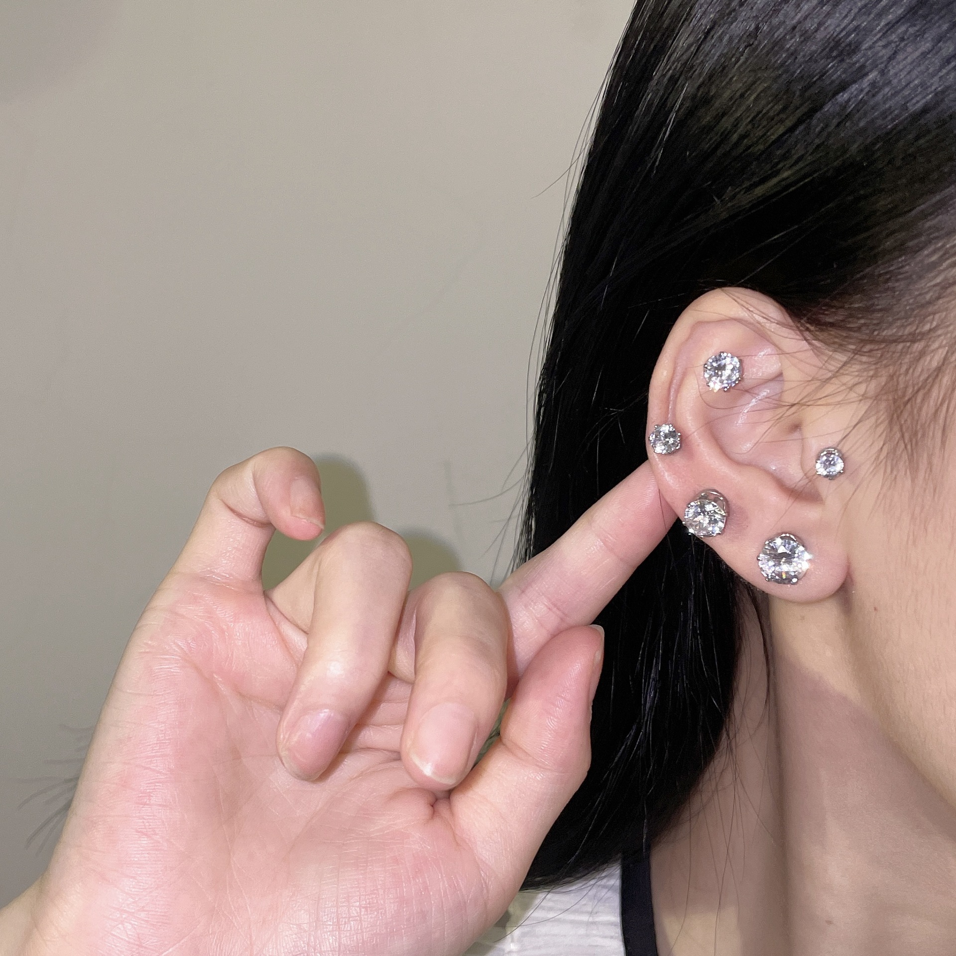 Universal ear worm nail no pierced magnetic ear worm nail female ear bone clip male ear accessories ear nest nail iron-absorbing stone ear bone nail