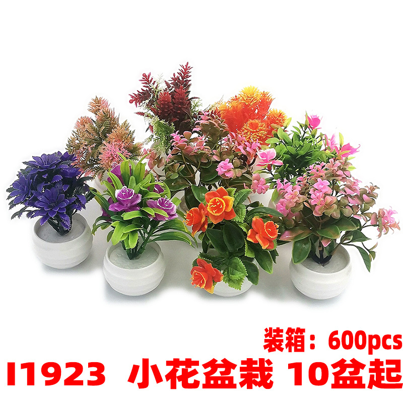 I1923 pequeñas flores en maceta en el balcón interior colocado en mini maceta de pulpa de simulación