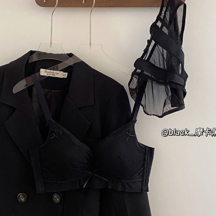 2355 Luz de lujo dulce encaje chica ropa interior las mujeres cómodo inalámbrico proteína pequeño pecho engrosado push up BRA traje