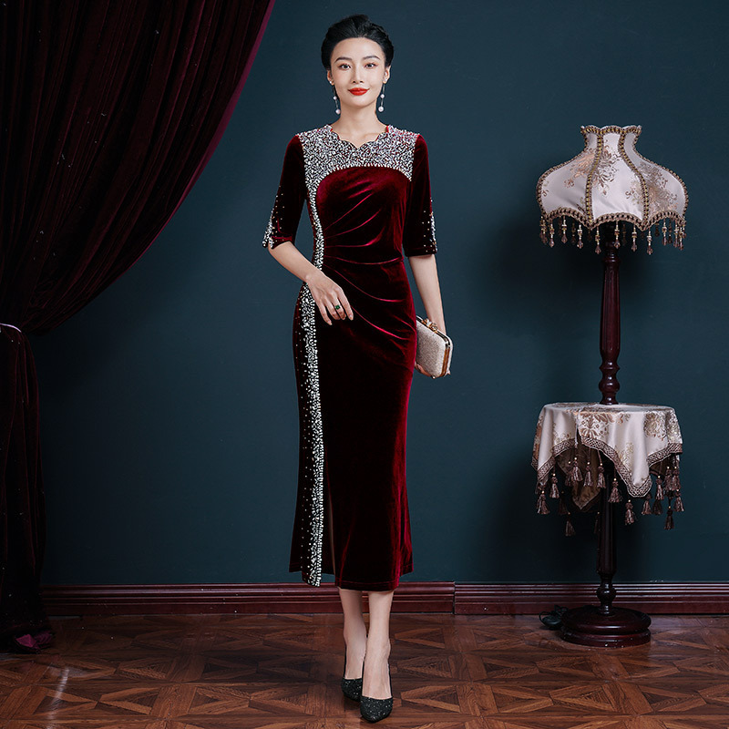 Improved cheongsam middle-aged mother middle-aged and elderly handmade beaded evening dress wedding banquet wedding dress plus size long gold velvet