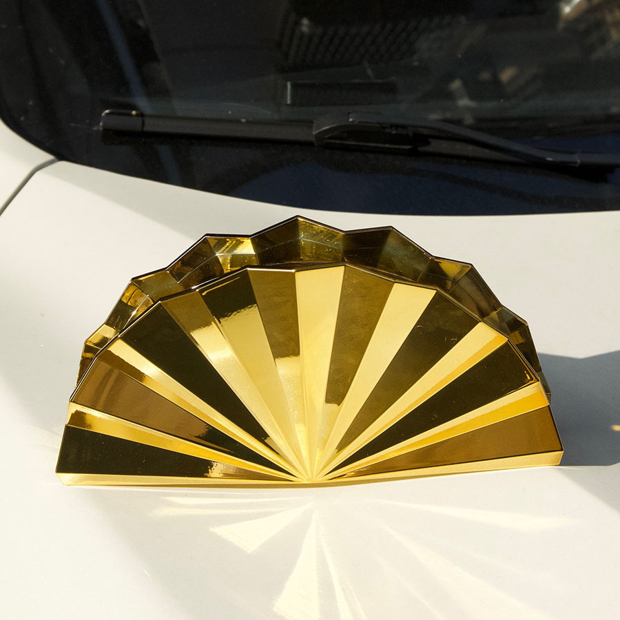 欧美科技感轻奢立体扇形半圆包创意小众设计褶皱高级感手拿包盒子