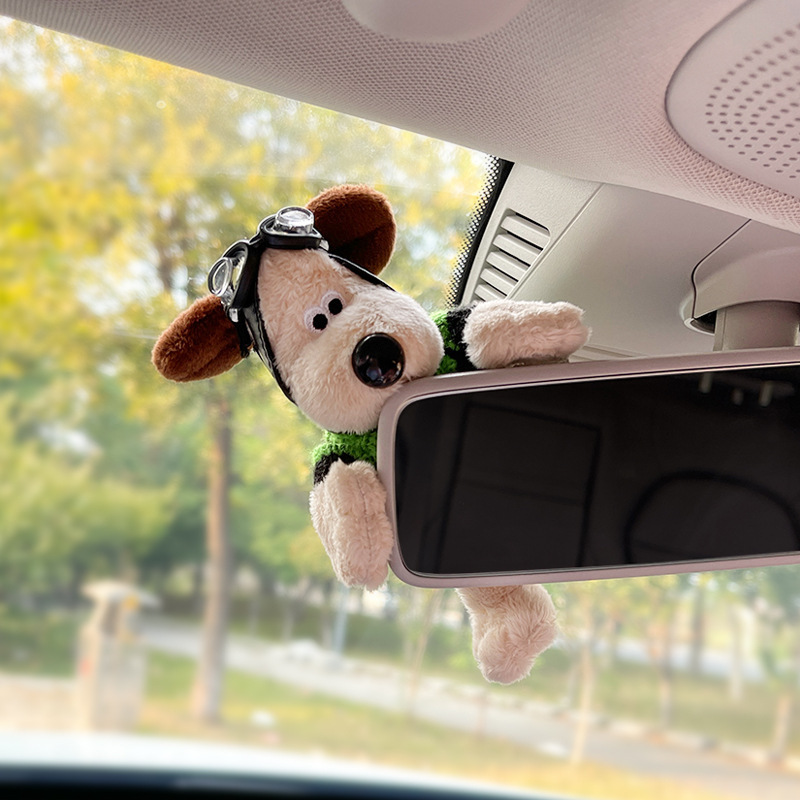 かわいい修理犬のバックミラーの置物は腹ばいになります。|undefined