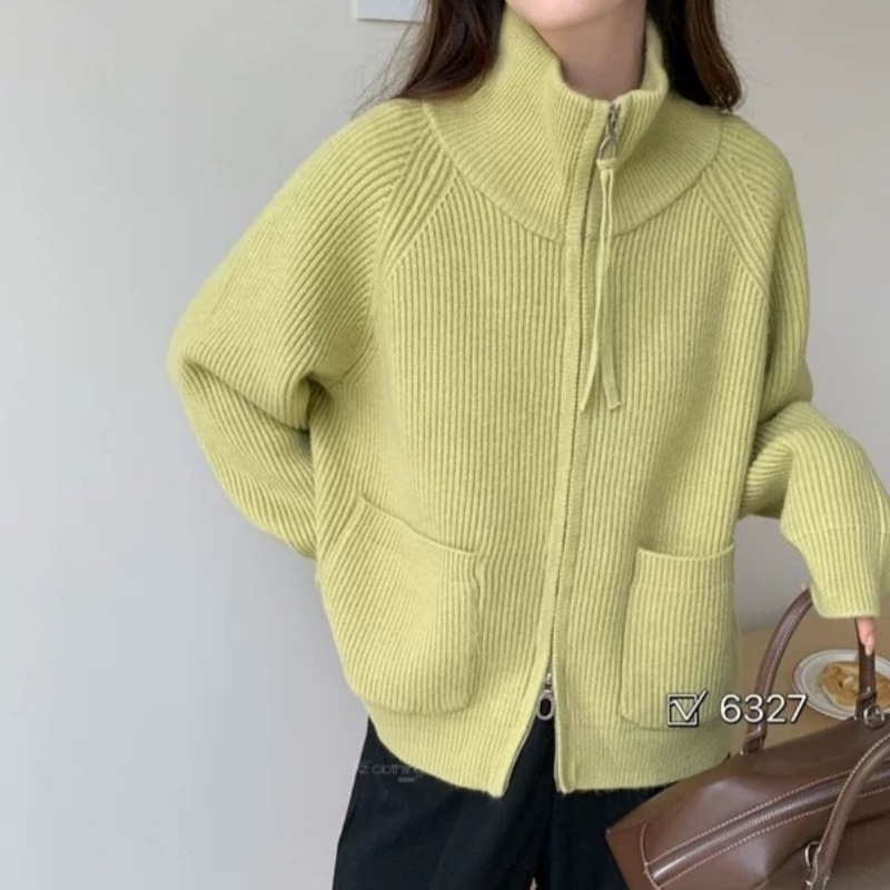 Solid color design long-sleeve with zipper