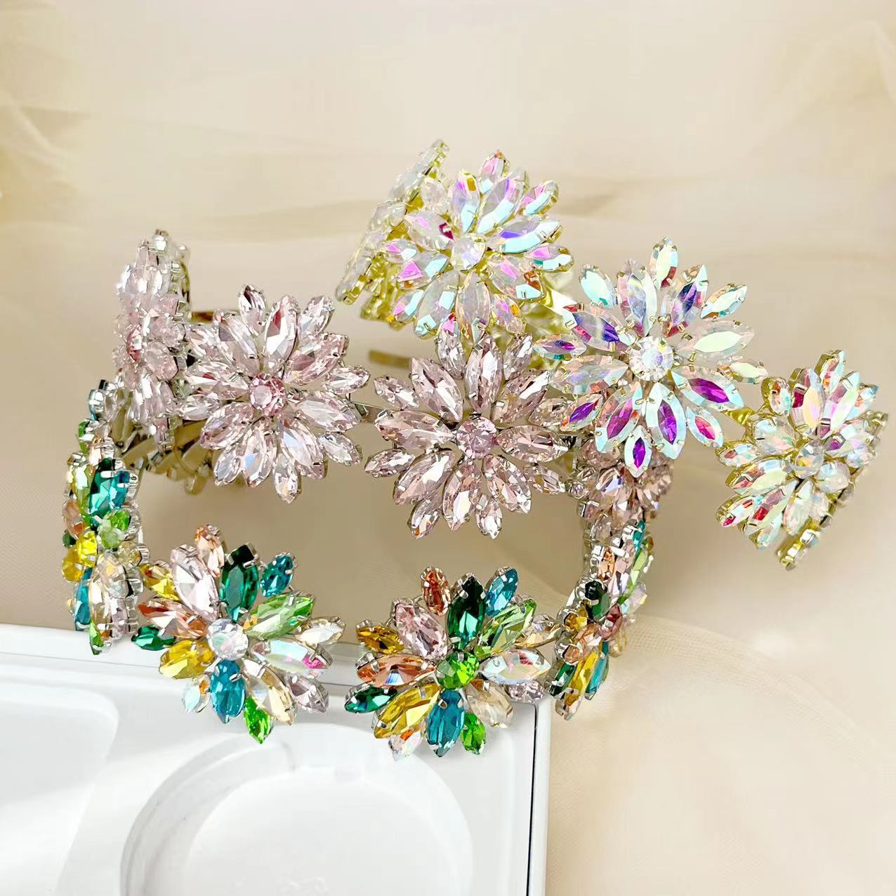 Retro Flower Metal Inlay Artificial Crystal Hair Band 1 Piece display picture 1