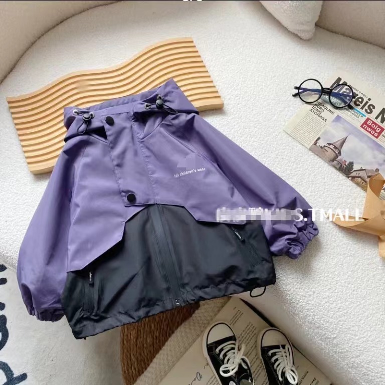 男の子の工装のコートの春秋の金2025の新型の秋の赤ちゃんの風衣の男の子は帽子の突撃服の秋の服をつなぎ合わせます。|undefined
