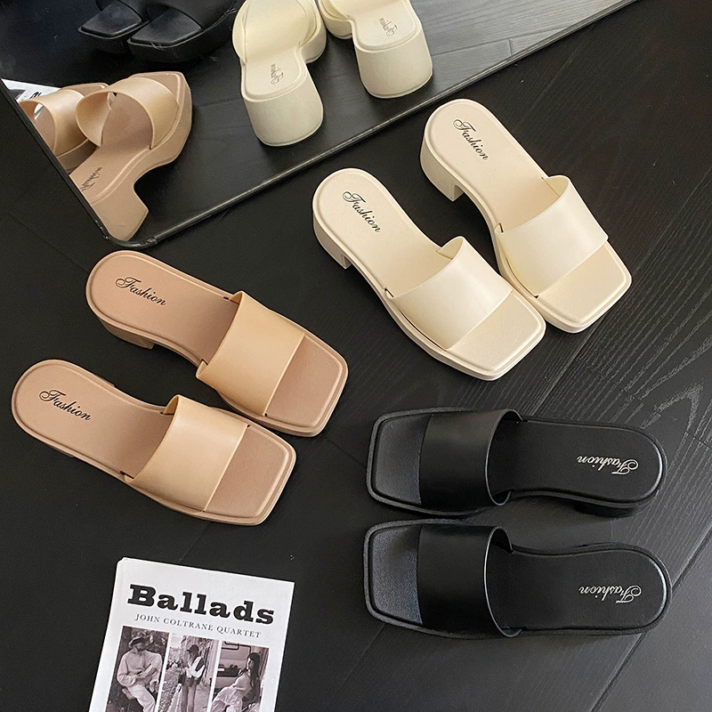 2025 новых женских босоножек на танкетке, летние повседневные шлепанцы, пляжная обувь для женщин, оптовая торговля за рубежом, нескользящие и универсальные