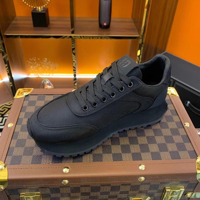 2025 zapatos casuales deportivos de color sólido para hombres con suela suave y alta comodidad y transpirabilidad