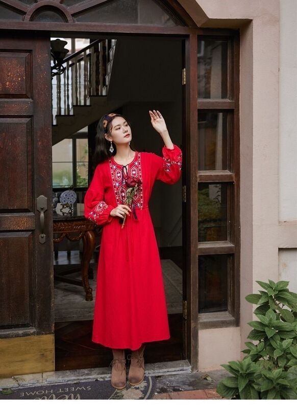 New Style Summer Long Dress with Embroidery, Slimming Retro Ethnic Style for Women, Yunnan Xizang Chinese Style White Long Dress