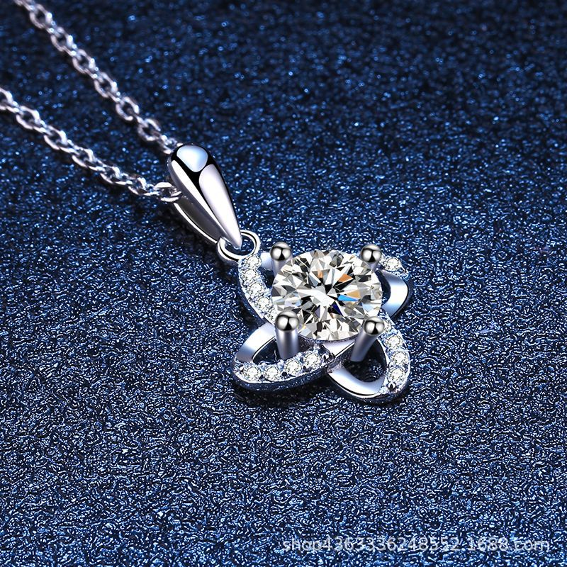 S925 plata esterlina colgante hembra 1 quilates D color moissanite colgante clásico pétalo trébol collar diamante collar