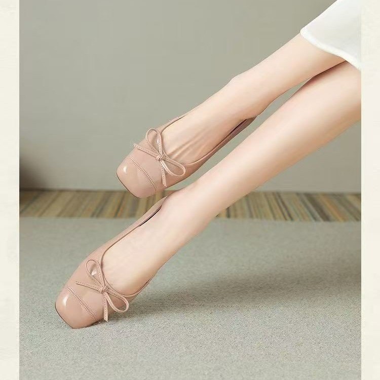 Cabeza cuadrada francesa con fondo plano desnudo zapatos de color único para mujeres 2026 nuevos zapatos de ballet de arco de primavera y verano zapatos de piel suave