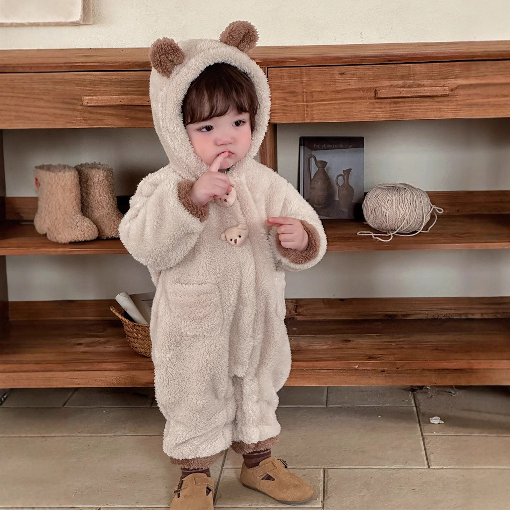 2024 nueva cabeza de oso de dibujos animados de estilo occidental de bebé de invierno engrosada, cálida y cómoda, ropa de escalada de algodón de una pieza suave