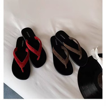 2025新款春季人造PU鞋面平底人字拖女式轻便橡胶底沙滩度假鞋