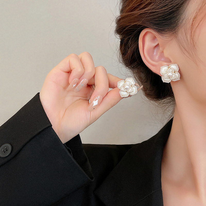 wholesale jewelry white pearl flower shape stud earrings nihaojewelry