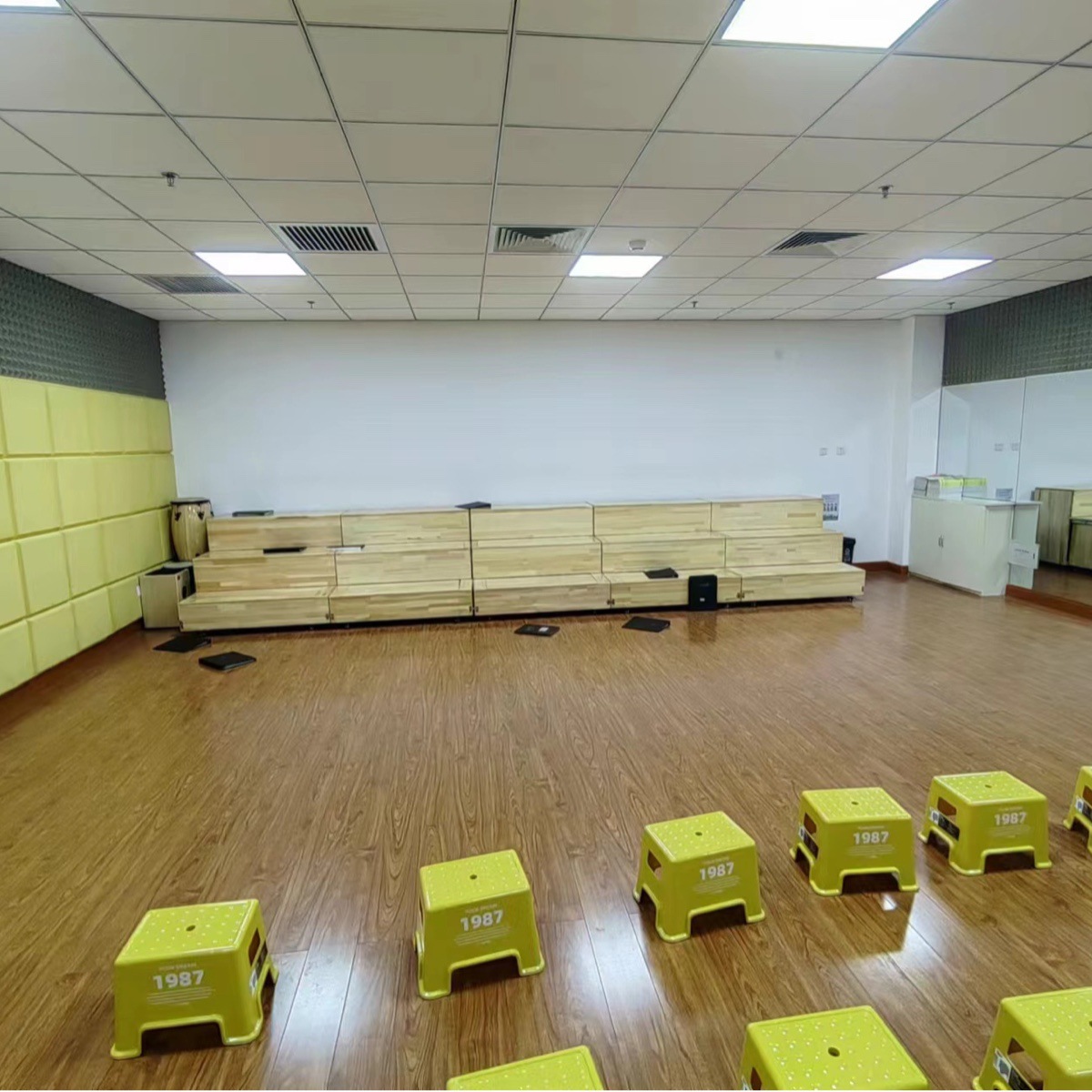 2�������������ϳ�̨���� ���ֽ��ҿ��ƶ�����ʽʵľ�ϳ���̨վ̨