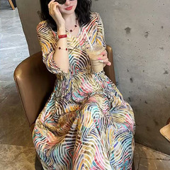 オルフフォンファッション高貴な気質フレンチドレス女性のための 2025 夏の新しい V ネックスリムカラープリントスカート