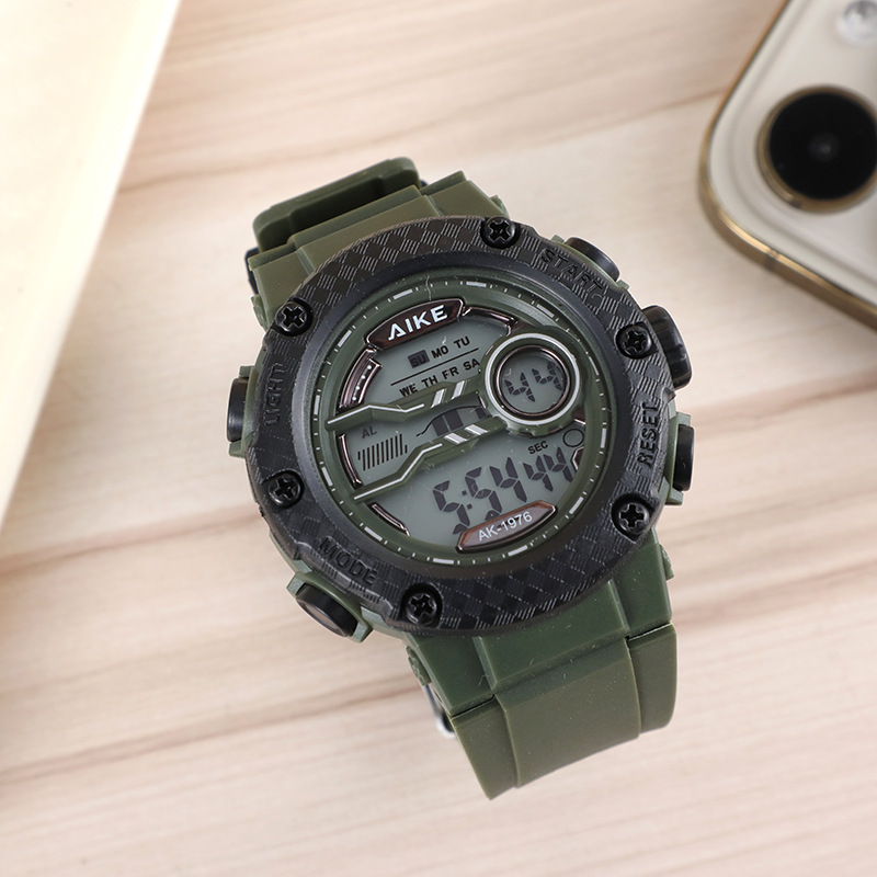 Reloj electrónico deportivo multifuncional al aire libre nocturna impermeable simple reloj de hombre fábrica directa