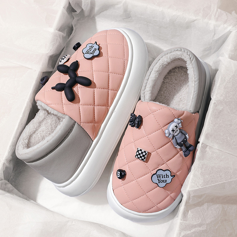 Fábrica directa de zapatos de algodón de invierno de mujeres 2024 nuevas zapatillas de peluche antideslizantes calientes con suela gruesa un cabello