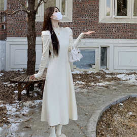 白色半高领针织毛衣连衣裙女冬季配大衣内搭打底泡泡长袖修身长裙