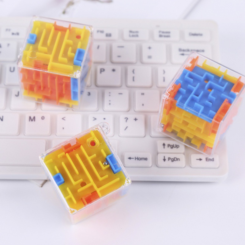 보라색 입체 미로