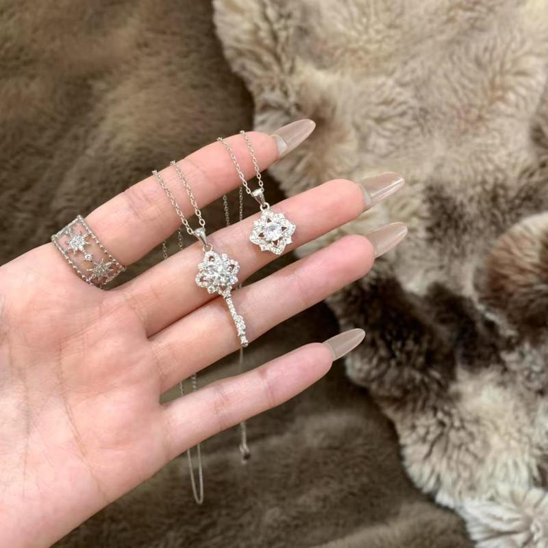 闪钻锆石幸运四叶草项链女ins轻奢小众高级吊坠锁骨链情人节礼物|undefined
