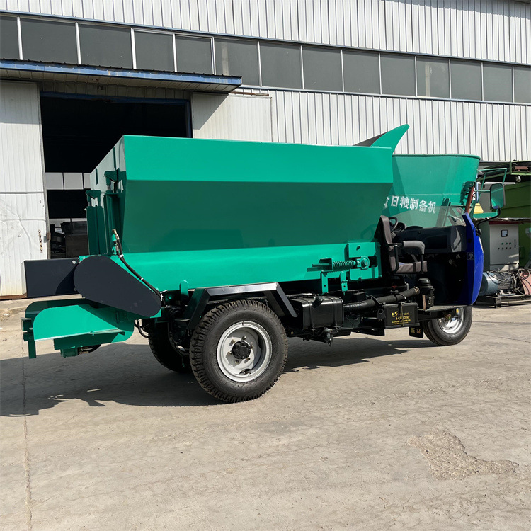 山地爬坡牛粪撒粪车农用牵引抛粪机农田田地三轮施肥机