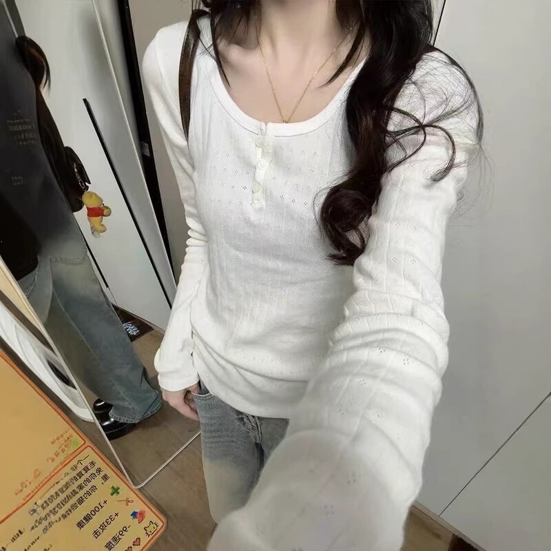 White three-button long-sleeve T-shirt for women, spring/summer Korean style, casual and gentle, slim-fit and flattering base shirt White three-button long-sleeve T-shirt for women, spring/summer Korean style, casual and gentle, slim-fit and flattering base shirt
