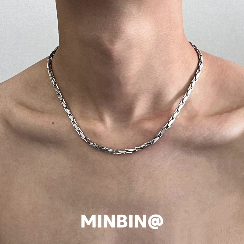 Men's Clavicle Chain Titanium Steel Non-Fading Necklace Niche Design High-End Trendy Brand Versatile Men's Clavicle Chain Titanium Steel Non-Fading Necklace Niche Design High-End Trendy Brand Versatile