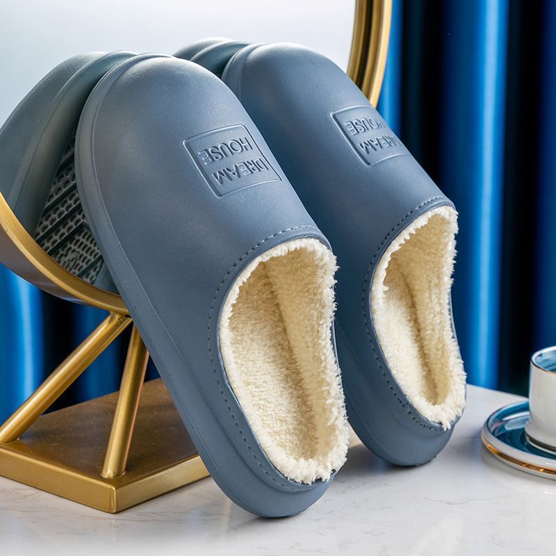 Zapatillas acolchadas de algodón para hombres, zapatos acolchados de algodón engrosados antideslizantes impermeables para el invierno, zapatillas acolchadas de algodón para el hogar de la pareja para el invierno
