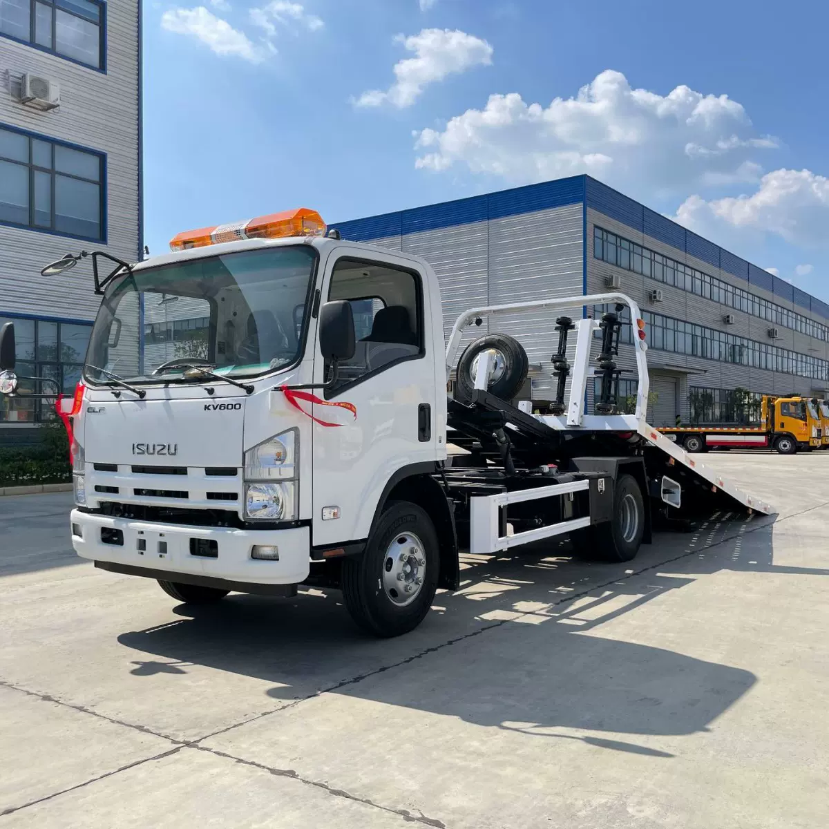 五十铃道路清障车 救援卡车牵引平板车救援 + 现场抢修双模式