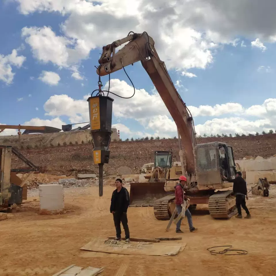 机载式劈裂破岩机改装挖机上破石头反击式破石器凿岩高效多功能