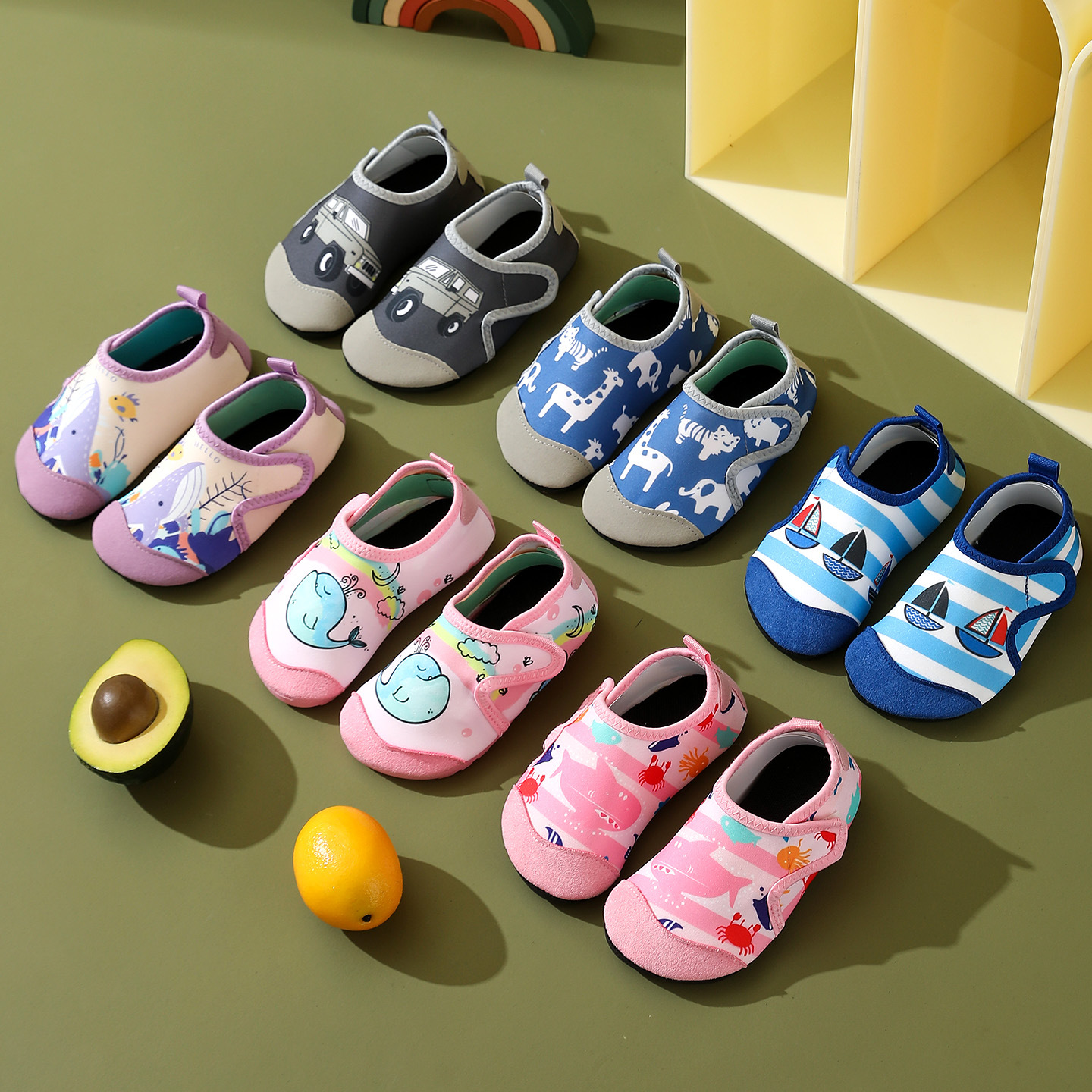 Children's summer beach swimming socks, baby beach non-slip quick-drying diving shoes, new cartoon pattern beachcombing shoes and socks