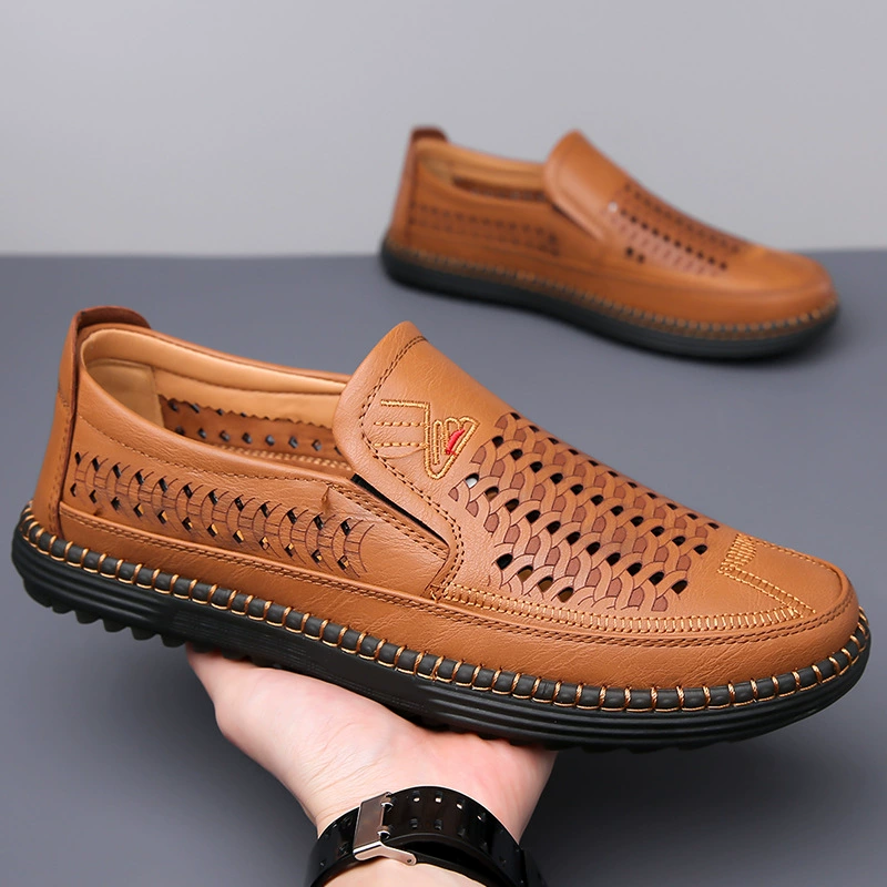 Летние мужские кожаные сандалии 2024 с мягкой подошвой, мягкие кожаные повседневные сандалии для мужчин среднего и пожилого возраста.