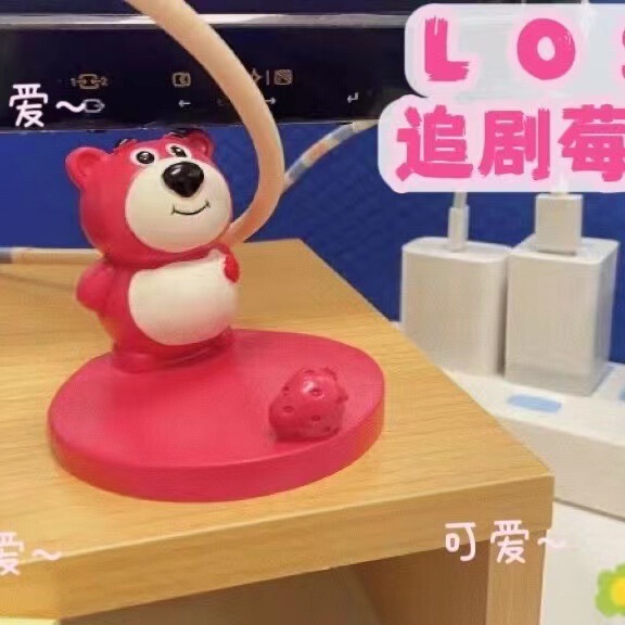 クリエイティブイチゴクマ携帯電話ホルダーデスクトップかわいいピンククマ装飾品タブレットスタンドオフィス携帯電話ホルダー良いもの|undefined