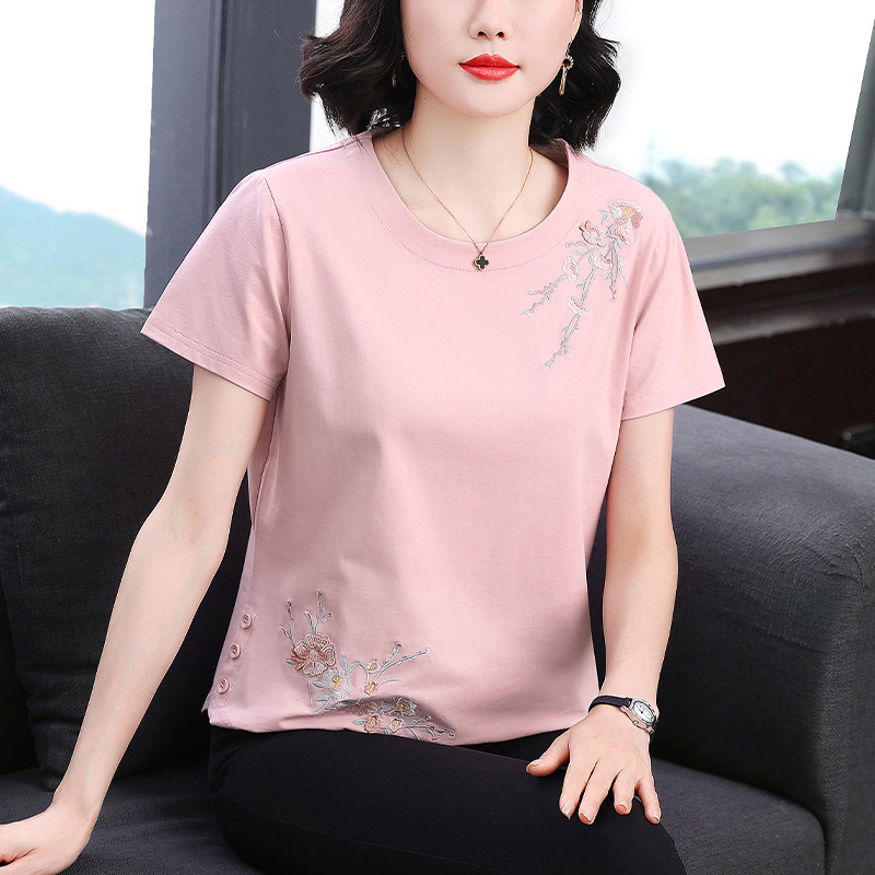 2026 Summer New Plus-Size Mom-Style Short-Sleeve T-Shirt for Women, Loose Embroidered Elegant Top with a Casual Vibe