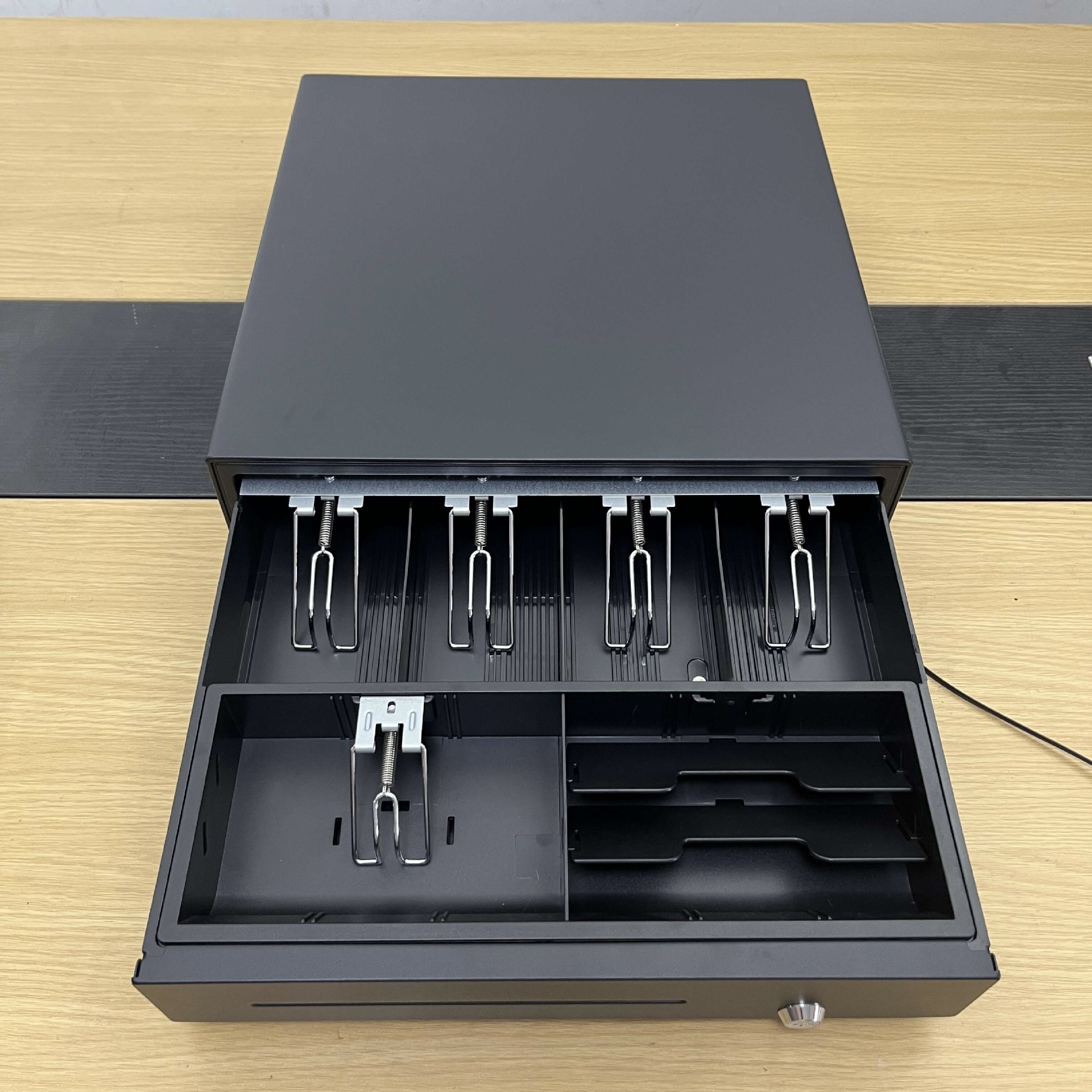 博强钱箱工厂批发BQ400DF8纸币收银箱收钱箱出口国外超市用带锁